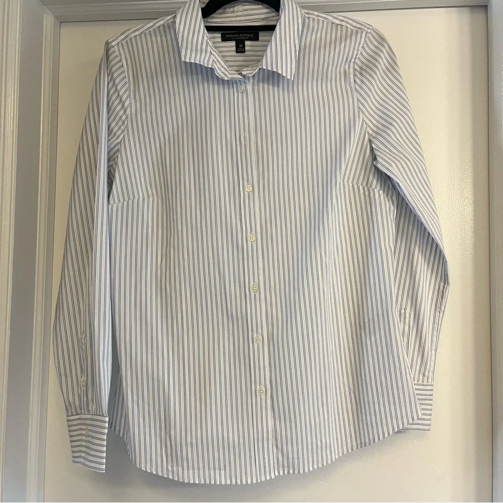Banana Republic - Striped Button-Up Shirt - blue and white - size 10 - Picture 1 of 4